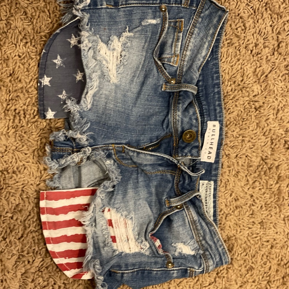 Bullhead American flag shorts, size 2